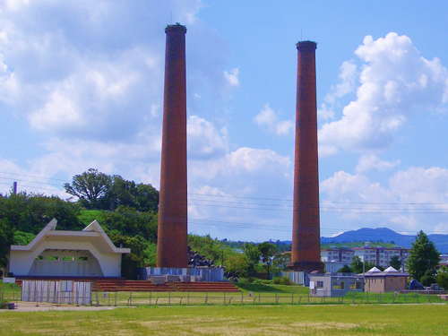 旧三井田川鉱業所伊田坑第1・第2煙突